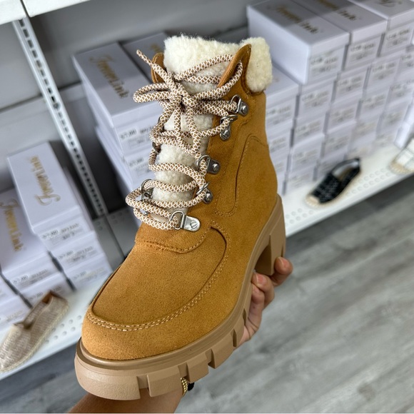 Camel leather teddy fur boot - Picture 7 of 7